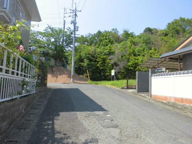 上の郷売土地の前面道路含む現地写真