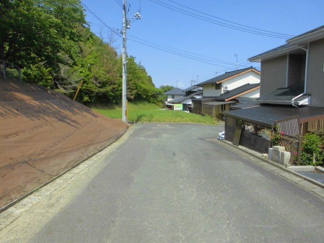 上の郷売土地の前面道路含む現地写真