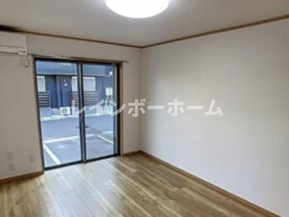 新座市野火止７丁目のアパートの居間・リビング