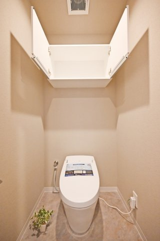 千里関大前コーポラスC棟のトイレ|一年を通して快適に利用できるウォシュレット付トイレです。