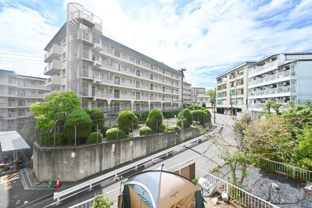 千里関大前コーポラスC棟の展望|バルコニーからの眺望です。開放的、陽当たり良好な空間です。