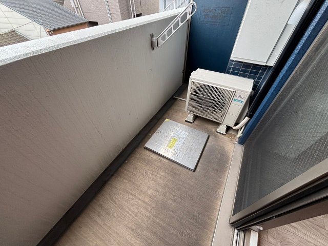 プレサンスOSAKA西中島リエゾンのバルコニー
