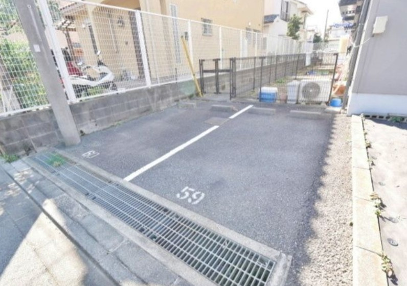 ラレス横山Ⅲの駐車場