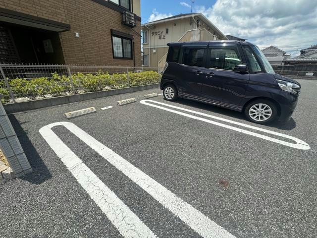 グランレーヴ壱番館の駐車場