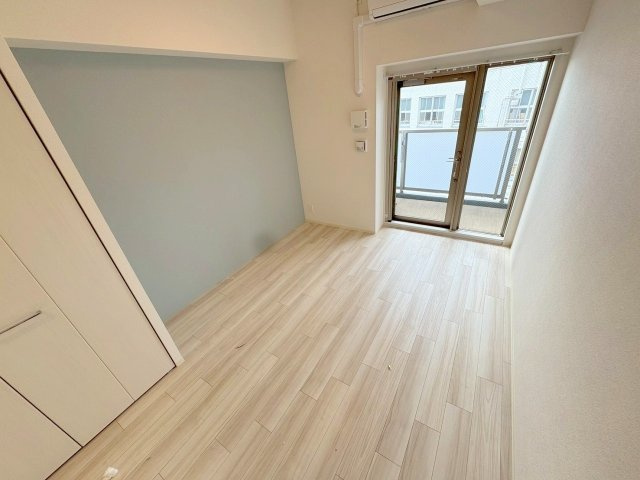 プレサンスOSAKA西中島リエゾンの居間・リビング