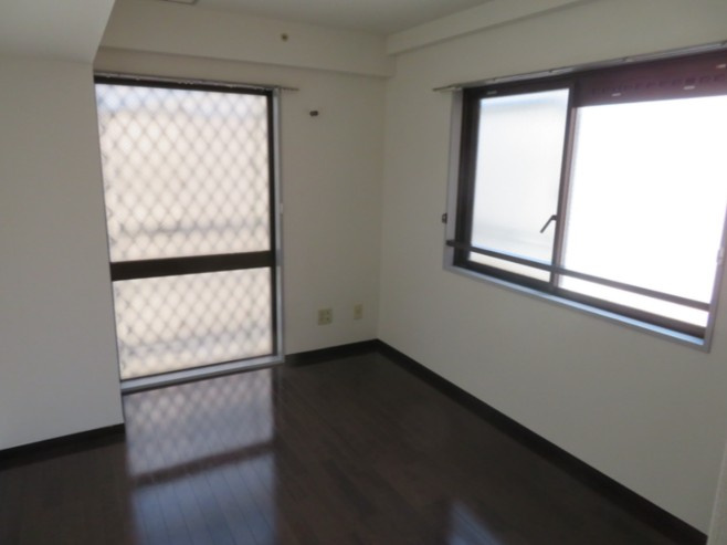 横浜市南区南吉田町２丁目の賃貸マンションの居間・リビング