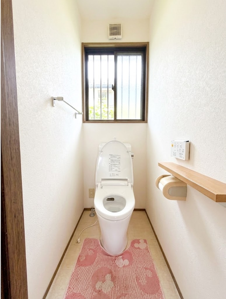 高知市春野町南ケ丘２丁目の中古一戸建のトイレ|シンプルなデザインで、お掃除もしやすいトイレ◎
