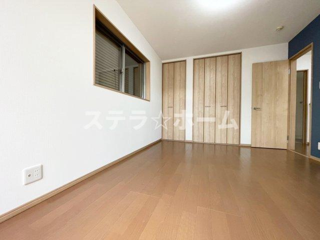 玉瀬町　中古戸建の洋室|明るい洋室です