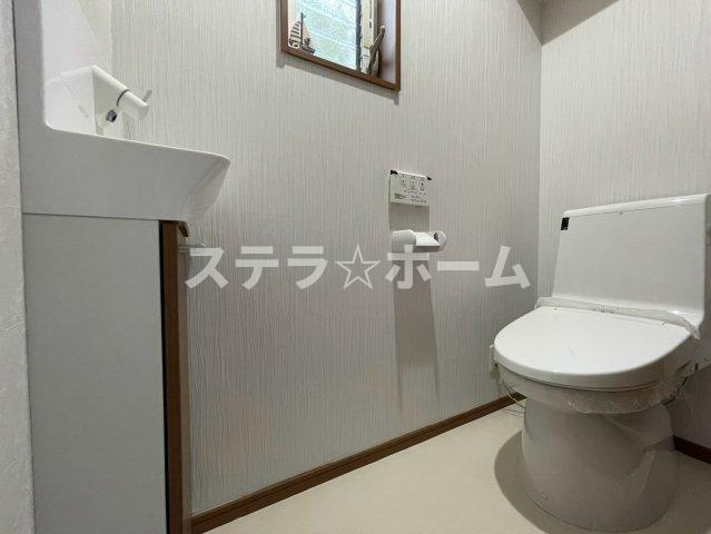 玉瀬町　中古戸建のトイレ|ゆったりとした空間のトイレです