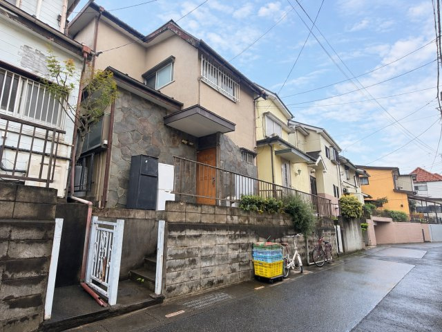 【中古戸建】富士見市渡戸1丁目の前面道路含む現地写真