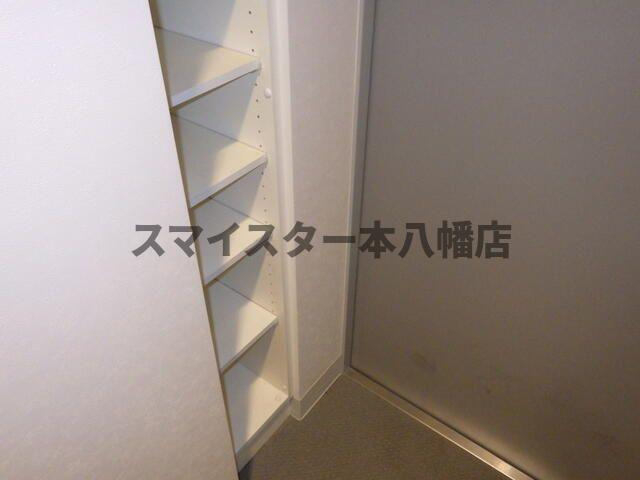レジデンス本八幡プレイスの玄関