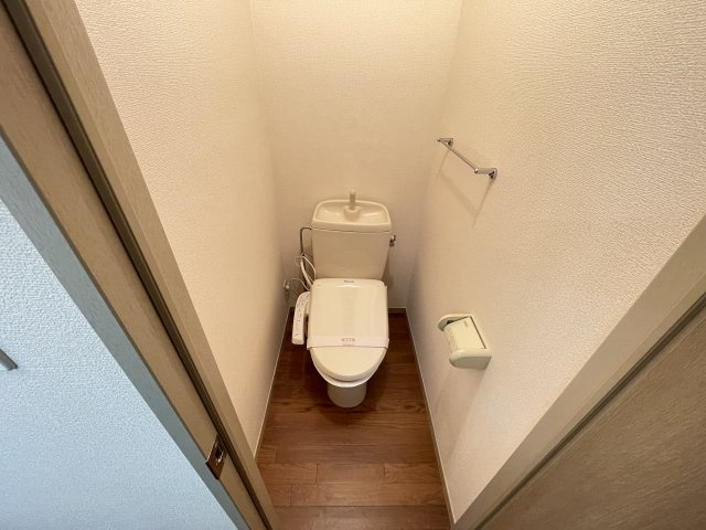 ベルデュールのトイレ|別号室の参考写真です
