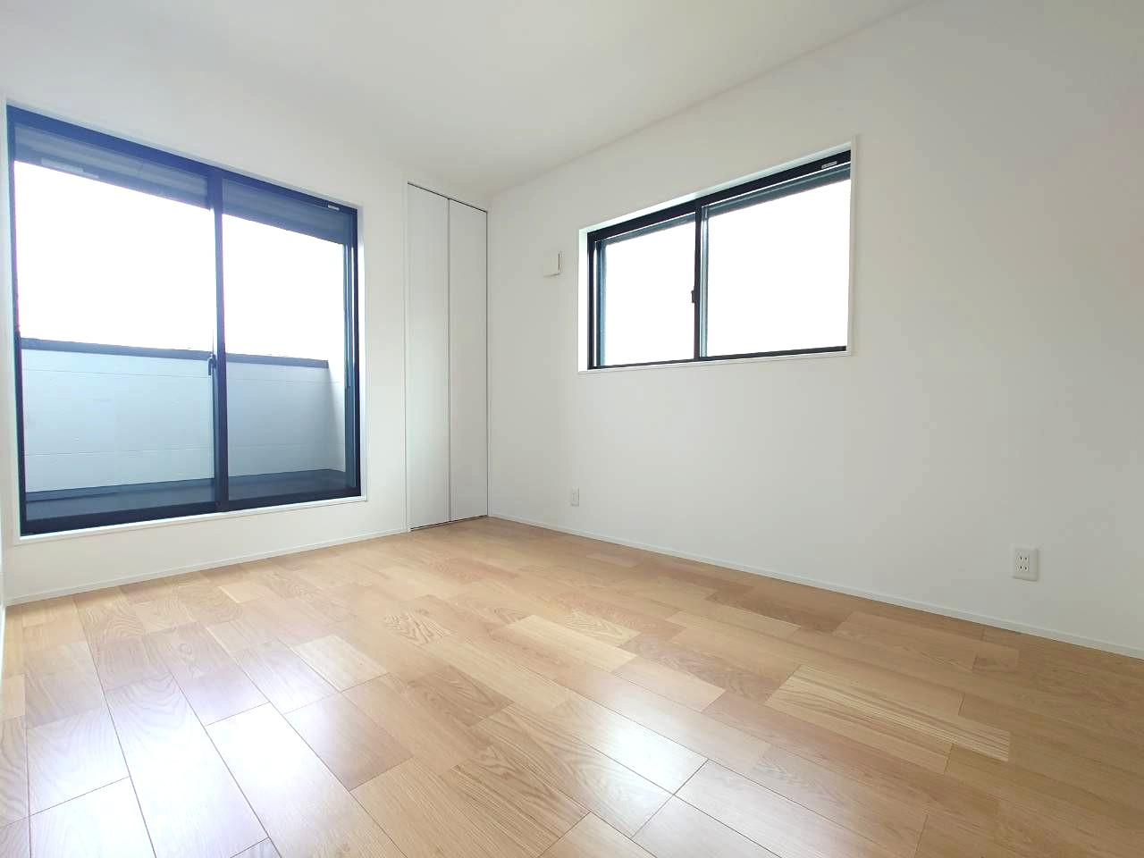 新築戸建が堂々完成☆リビング間接照明☆タッチレス水栓付きシステムキッチン☆伏見区醍醐烏橋町の洋室|洋室