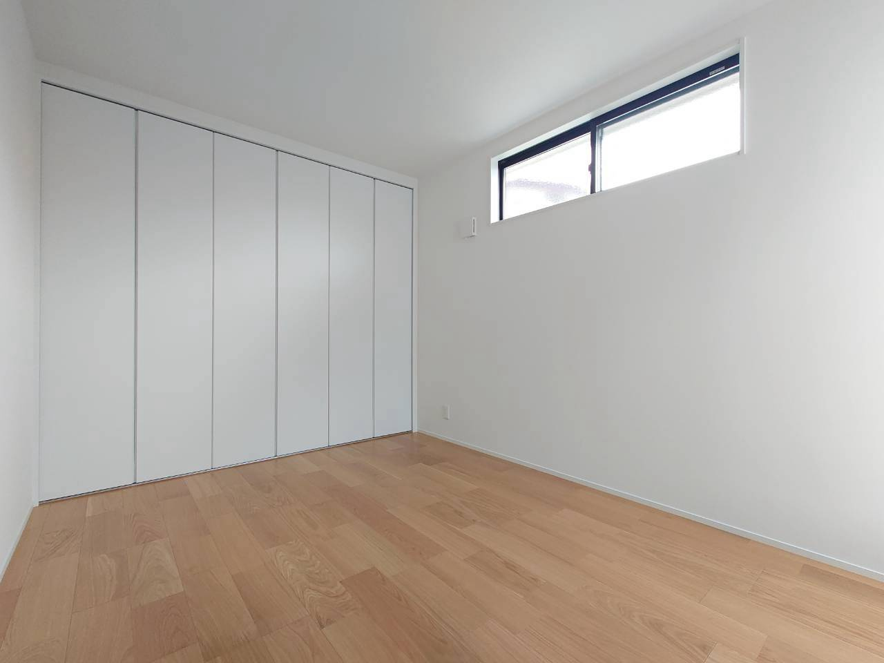 新築戸建が堂々完成☆リビング間接照明☆タッチレス水栓付きシステムキッチン☆伏見区醍醐烏橋町の洋室|洋室