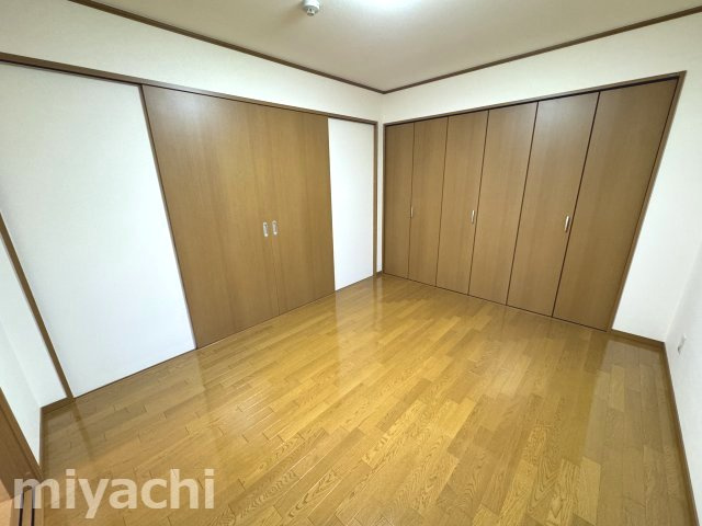 グランドハイツ矢三の洋室