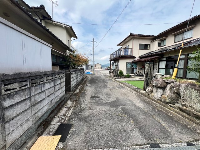 玖珠町大字塚脇　２階建　4LDKの前面道路含む現地写真