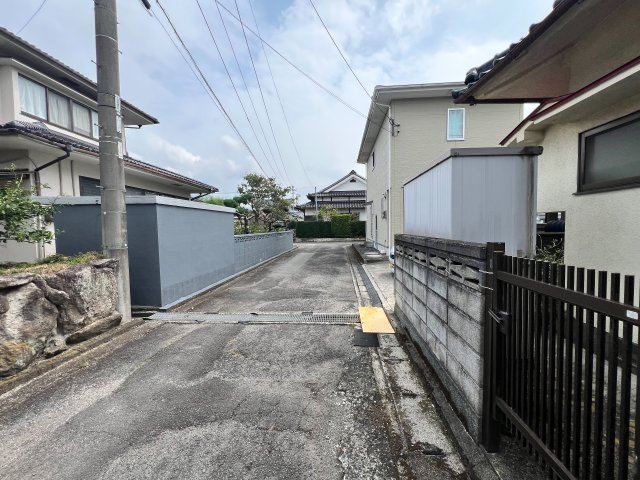 玖珠町大字塚脇　２階建　4LDKの前面道路含む現地写真