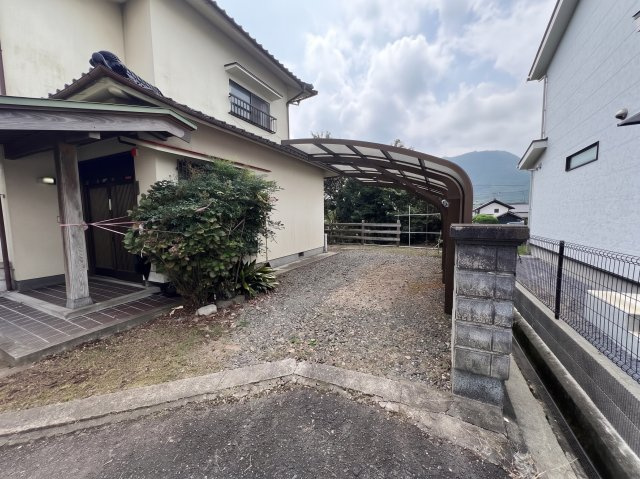 玖珠町大字塚脇　２階建　4LDKの駐車場