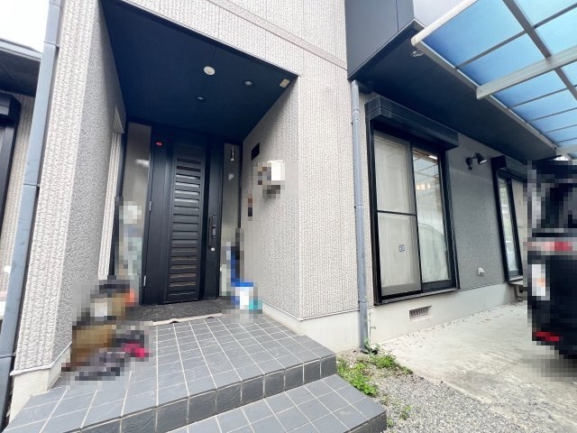 人吉市七地町　６LDK　2階建の玄関