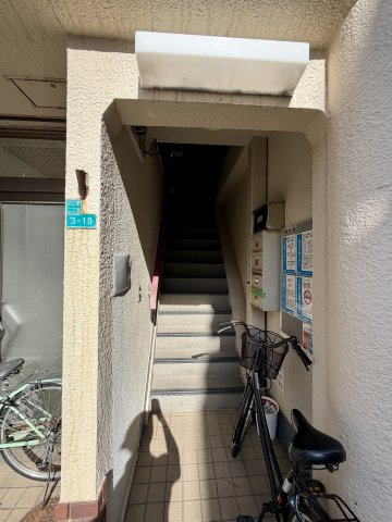 大阪市住之江区浜口東２丁目の店舗事務所のエントランス