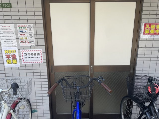 大阪市東淀川区淡路５丁目の倉庫のエントランス