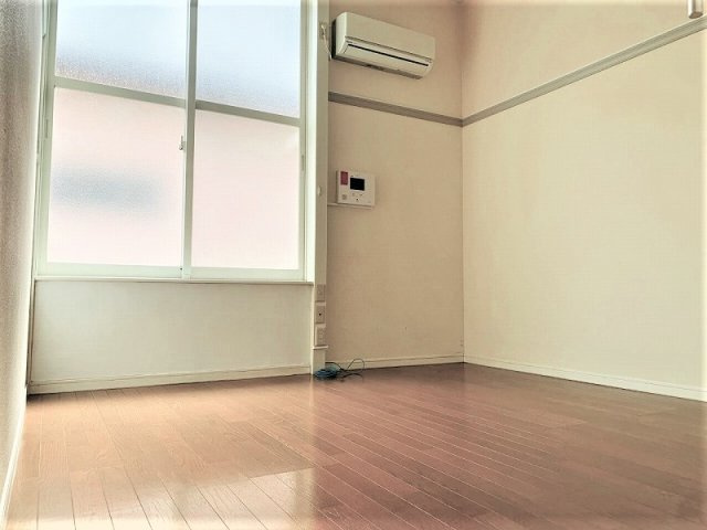 レオパレスリベエールの居間・リビング|家具・家電なし