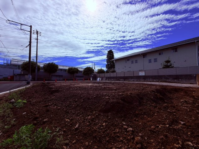 【居間・リビング】 | 練馬区向山２丁目　新築戸建て　B号棟 | 【施工例】陽光が差し込む、開放感あふれる伸びやかな空間