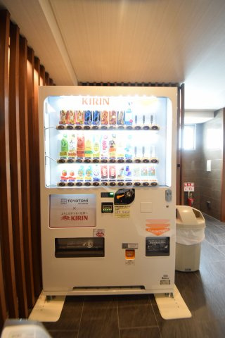 TOYOTOMI STAY PREMIUM NAGAHASHIのその他共用部分|TOYOTOMI STAY PREMIUM NAGAHASHI　自動販売機