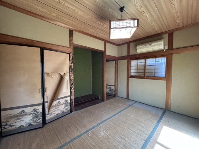 「南向きで陽当たり良好」香南市野市町みどり野3丁目　中古一戸建ての和室|床の間を備えた格調高い和室空間！客間としてはもちろん、リビング拡張リフォームの検討も可能です。