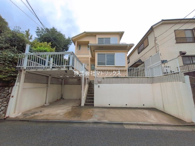 練馬区大泉町2丁目　土地50坪×地下車庫　リフォーム住宅の外観