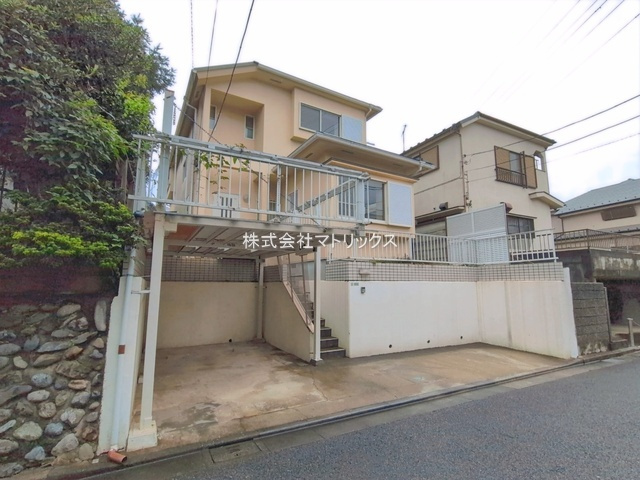 練馬区大泉町2丁目　土地50坪×地下車庫　リフォーム住宅の外観