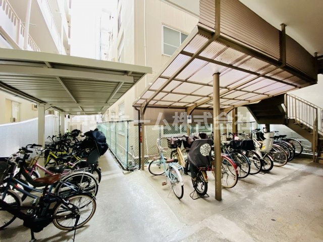 ニュー両国サンハイツの駐輪場|【自転車置き場】最新の空き状況や費用などの詳細は担当スタッフまでお問い合わせください。