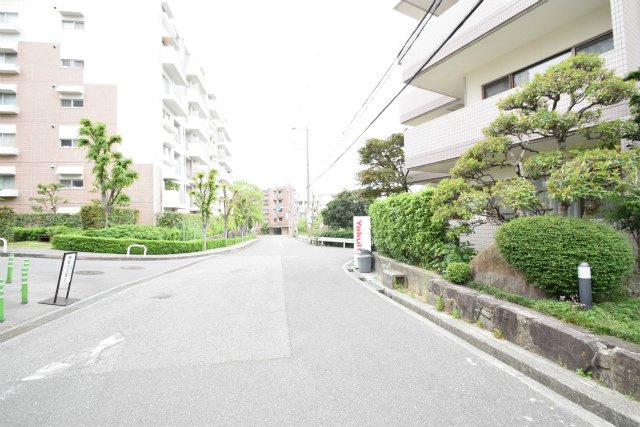 【周辺】 | 緑地公園グリーンハイツ6号館 | 現在ご返済中のカーローン・カードローン・教育ローンなどを住宅ローンに一本化したり、家具家電購入費用・引越し費用を住宅ローンと組み合わせるなど、お客さまにメリットの多い住宅ローンのご提案が可能です。
