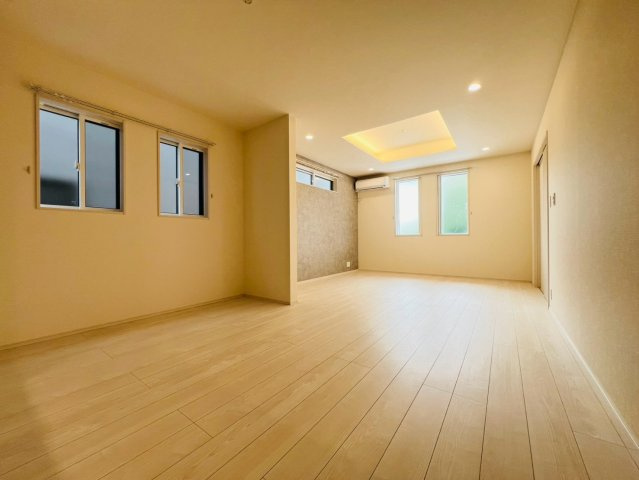 名谷町戸建の居間・リビング