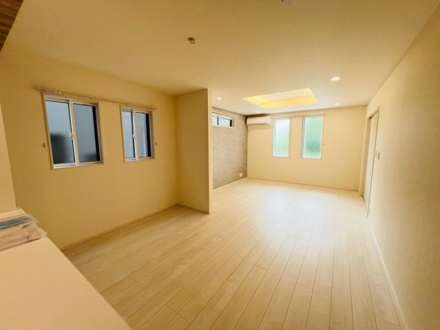 名谷町戸建の居間・リビング