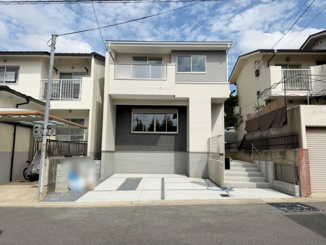 大原野西境谷町3丁目の外観|『令和8年9月完成』
◆前道6ｍ×間口7.7ｍ！
◆お車駐車２台可能◎
◆即ご入居可能！（R8.9撮影）