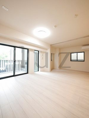バースシティ横浜大通り公園の居間・リビング