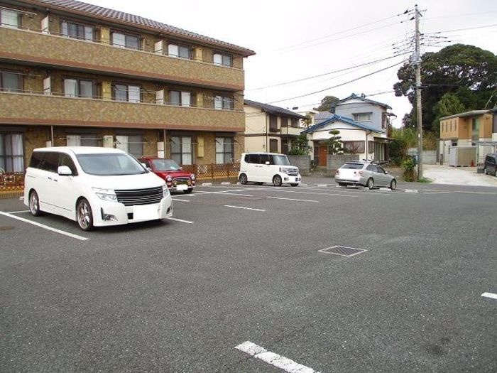 ルヴァン コート　壱番館の駐車場
