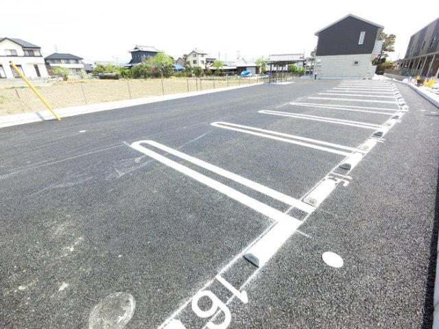 オペラハウス下新田　Ⅱの駐車場