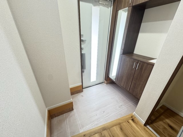 堺市西区太平寺　中古戸建の玄関
