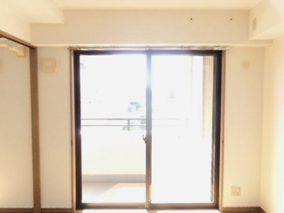 【洋室】 | Salida仲町台/サリーダ仲町台 | 洋室6帖☆バルコニーに繋がる角部屋です♪ベッドを置いて寝室にするのもオススメです☆