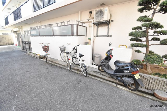 シンコーハイツ　仲介手数料無料の駐車場