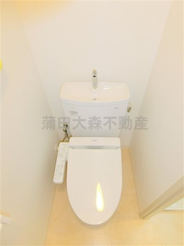 蒲田駅人気賃貸1LDKのトイレ|温水洗浄便座付きのトイレ