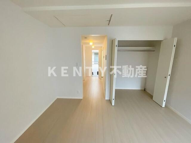 【寝室】 | Cherry Court | 落ち着いて過ごせるお部屋なので、寝室にいかがでしょうか