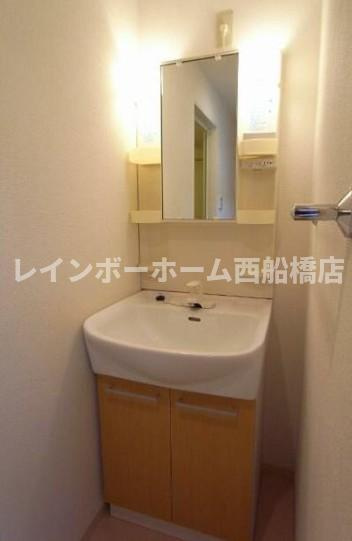 メルヴェイユKYの洗面所