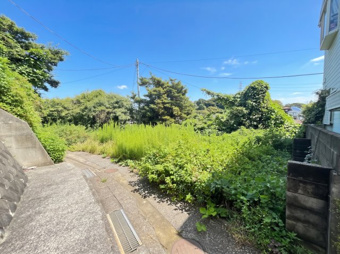 土地の一部を賃貸中ですので、一定の収入も見込めます。(月額地代：9,000円)※写真はAIにより一部加工をしております。
