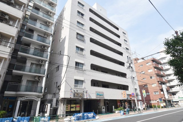 【外観】 | 江古田スカイマンション | 手入れの行き届いた外壁やエントランスなど、「見ればわかる」レベルで清潔感を保ったマンションです。築年数を感じさせない姿で皆様をお出迎えします。～即日のご見学可能～　お問合せはお気軽にどうぞ。

