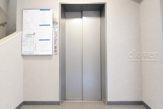 【設備】 | 江古田スカイマンション | バリアフリーの強い味方、エレベーターが設置されています。メンテナンスに手間と費用がかかる設備ですが、あるとないとでは大違い。～即日のご見学可能～　お問合せはお気軽にどうぞ。
