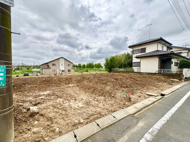 《仲介手数料半額》川越市日東町　全2棟　2号棟の前面道路含む現地写真