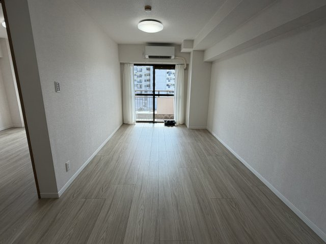 ライオンズマンション市場前の居間・リビング